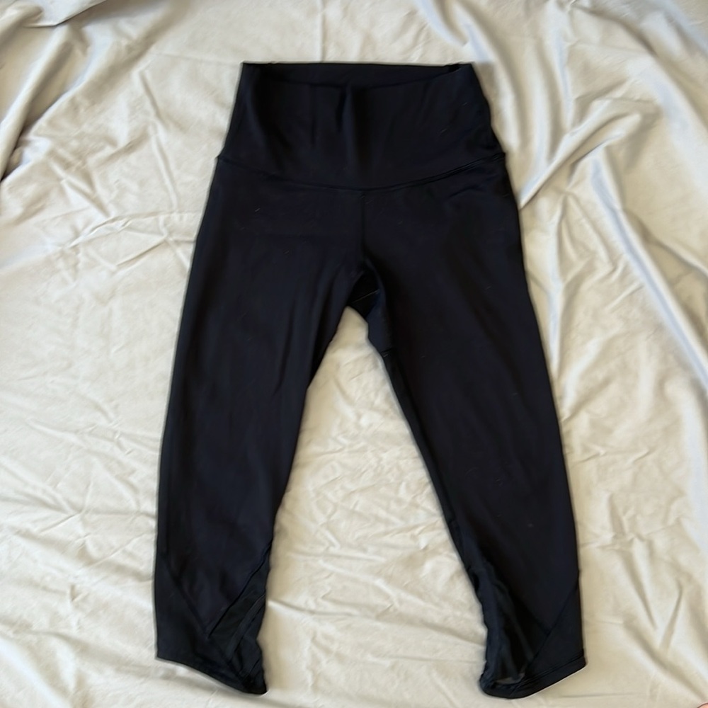 [Lululemon] Essential Rhythm High-Waisted Crop - size 8 - Picture 3 of 4